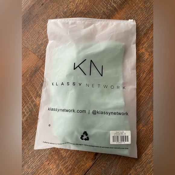 New without tags! T-Shirt Brami Crop in Mint from Klassy Network - Picture 7 of 8